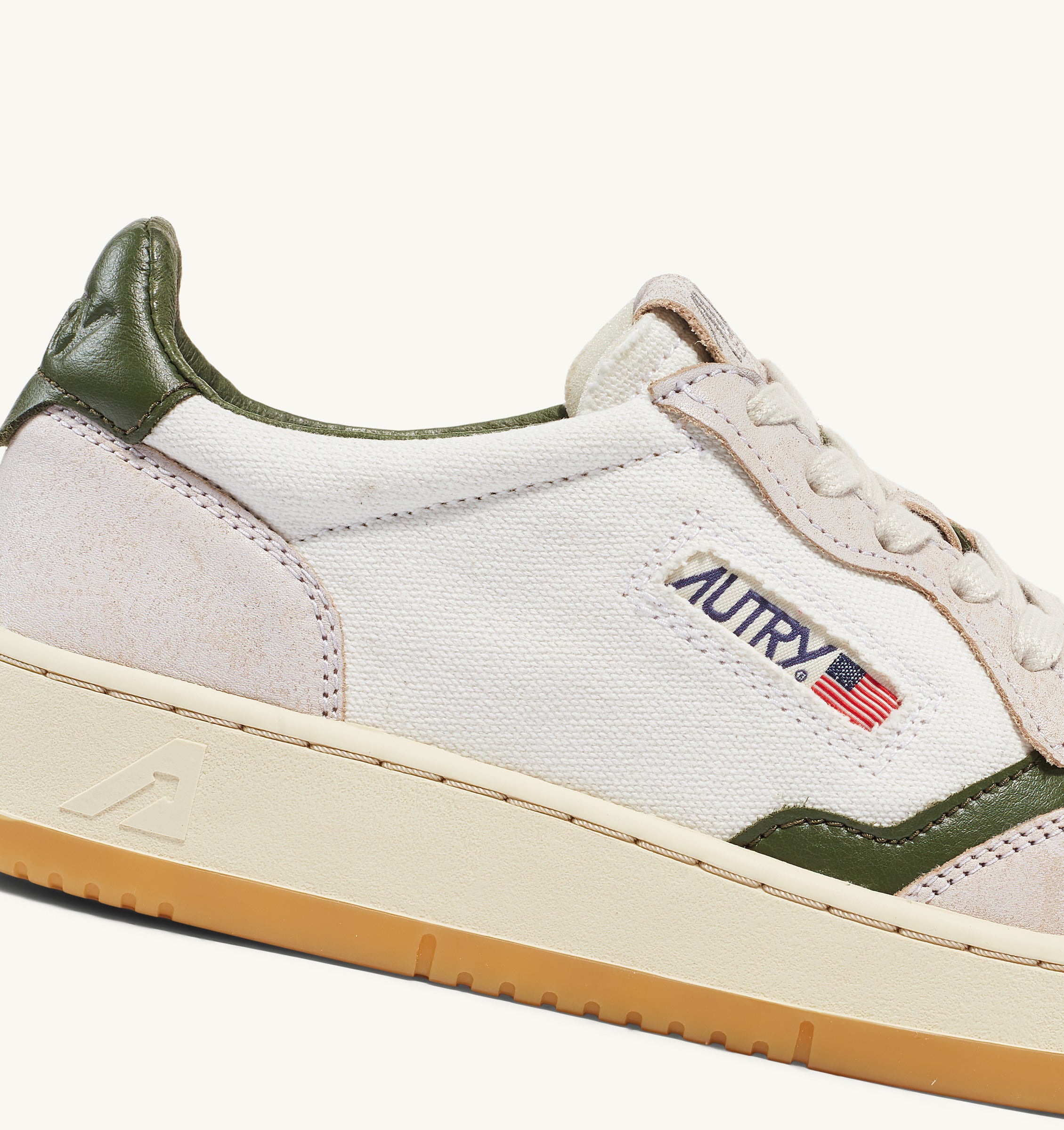 Autry Man Medalist DS06 - canvas/sand wht/cyprs