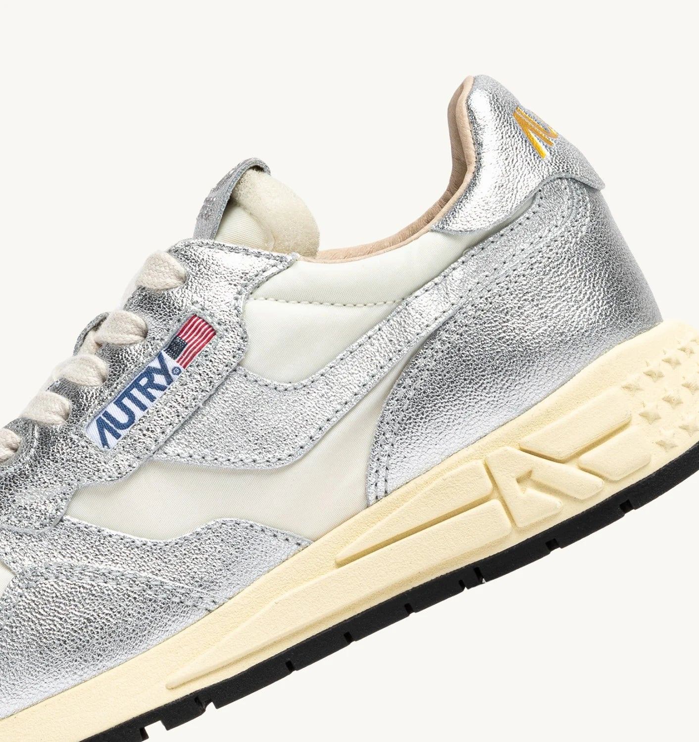AUTRY Women Reelwind AN01-LamLeat/Nylon white/silver