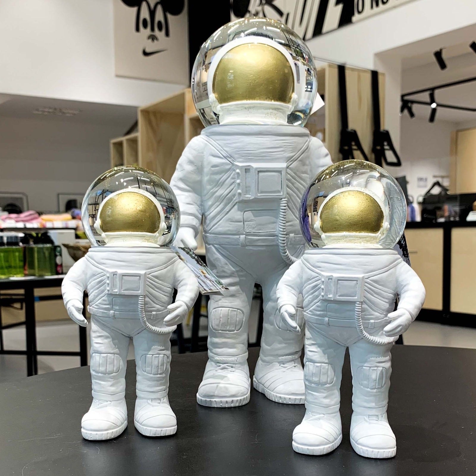 The Giant Astronaut, Glitzerkugel - 30cm